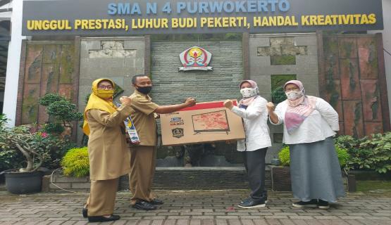 Tanda terima kasih  dari pihak Universitas Wijaya Kusuma atas kerja sama dalam bidang pendidikan 